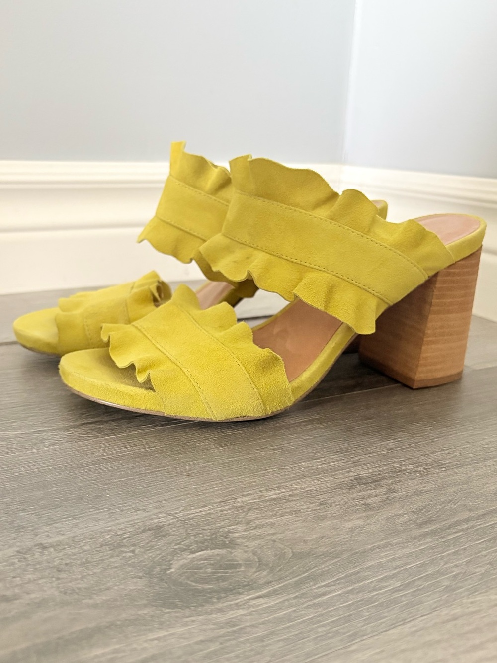 FREE PEOPLE Rosie Ruffle Block Heels Sandals Womens 7 Summer Euro Chic Boho - Picture 6 of 10